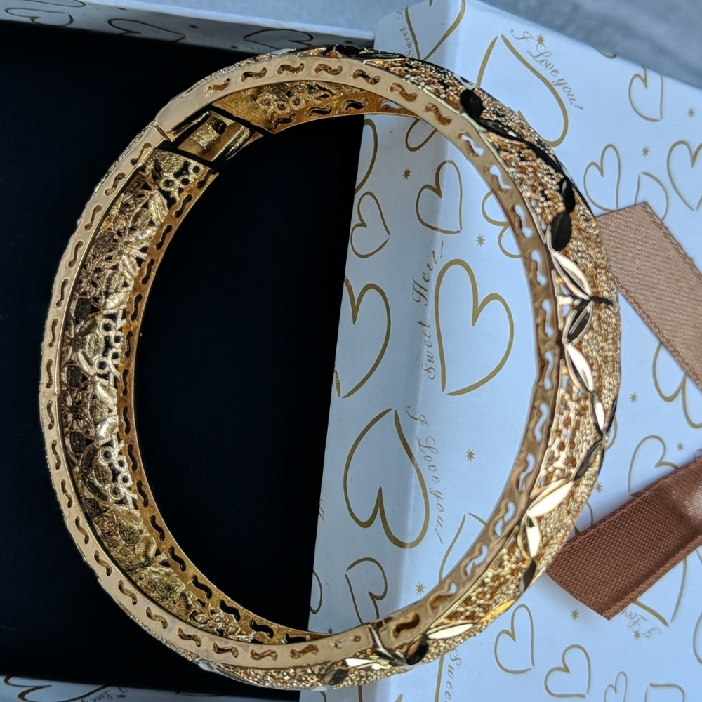 Beautiful bangles as a bundle - Picture 3 of 3